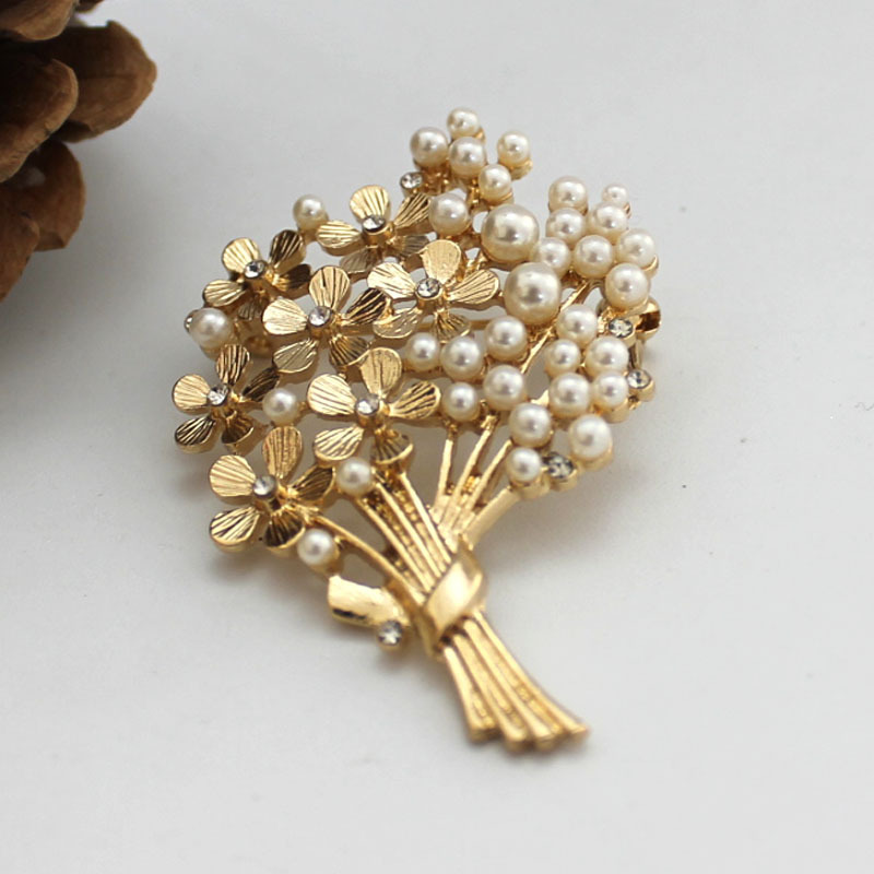 Ladies Delicate Bouquet Pearl  - مراجعة Suit Supply Wedding Party وسعره