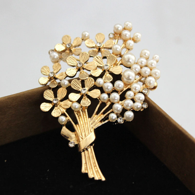 Ladies Delicate Bouquet Pearl  - مراجعة Suit Supply Wedding Party وسعره